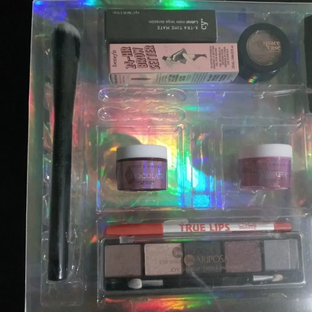 Randomized name brand makeup bundle - Picture 9 of 9
